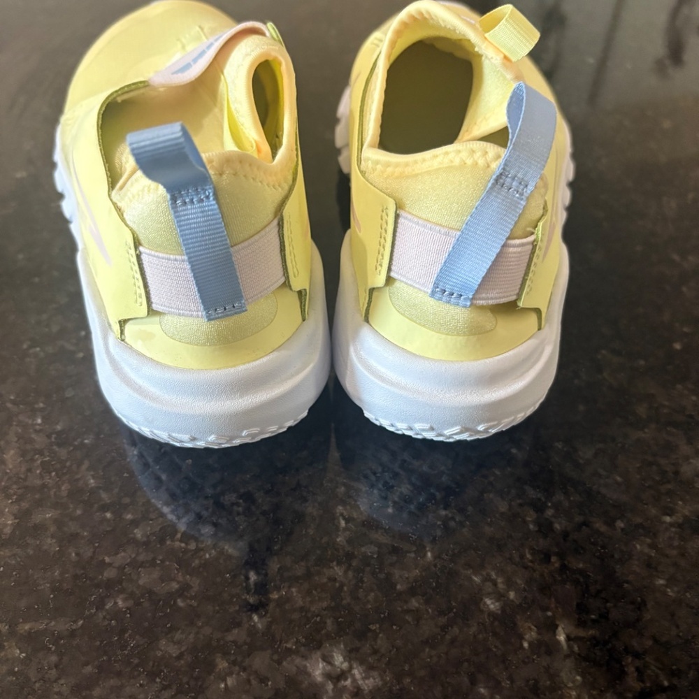 NEW - Nike Flex Runner Yellow Running Shoes Sneakers Athletic Trainers - Sz 4 - Picture 6 of 15